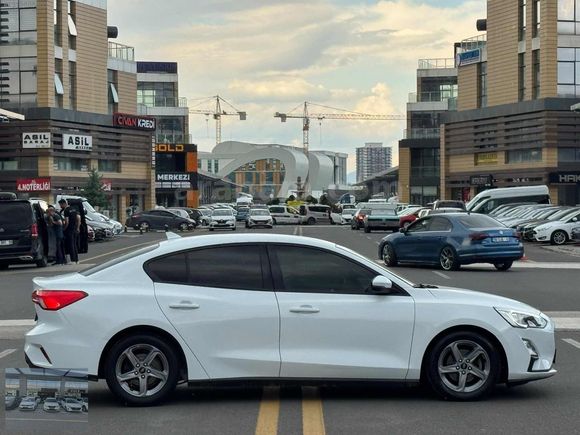 GÖRKEM AUTO'DAN FOCUS-Trend X /DEĞİŞENSİZ/OTOMATİK VİTES