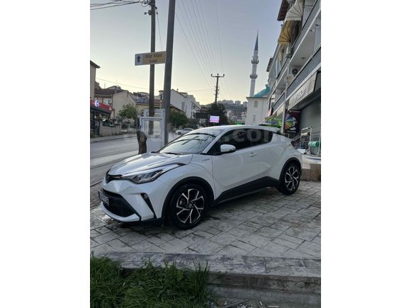 Sahibinden Toyota C-HR 1.8 Hybrid Passion 2020 Model  70.000 km Beyaz
