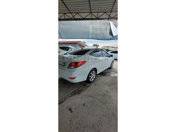Sahibinden Hyundai Accent Blue 1.6 CRDI Mode Plus 2018 Model  199.000 km Beyaz