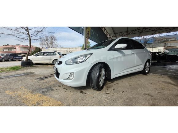 Sahibinden Hyundai Accent Blue 1.6 CRDI Mode Plus 2018 Model  199.000 km Beyaz