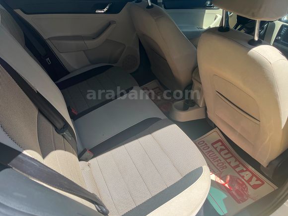 SKODA RAPİD SPACEBACK 1,2 TSI GREENTEC STYLE (OTOMATİK)