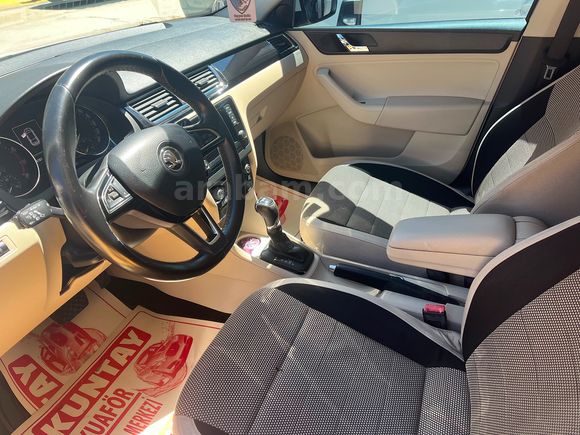 SKODA RAPİD SPACEBACK 1,2 TSI GREENTEC STYLE (OTOMATİK)