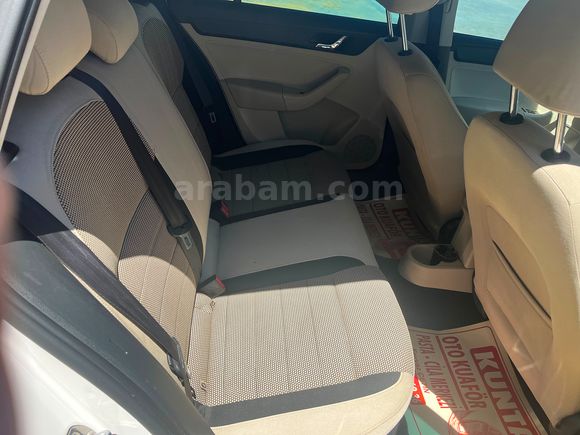 SKODA RAPİD SPACEBACK 1,2 TSI GREENTEC STYLE (OTOMATİK)