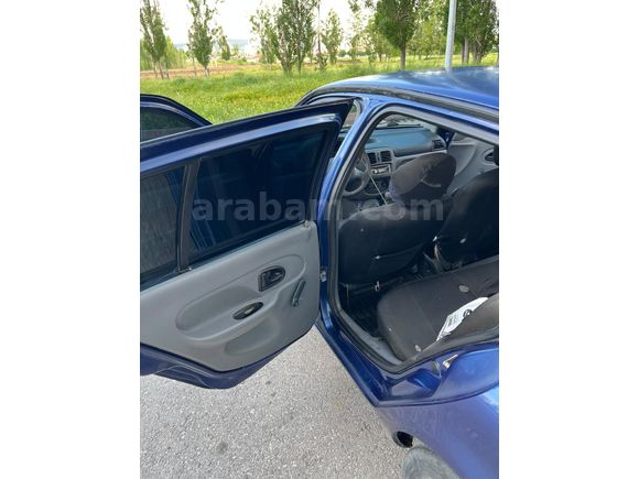 Sahibinden Renault Clio 1.4 2000 Model  245.000 km Lacivert