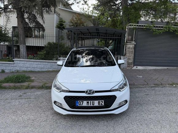 140.000 KM CAM TAVAN İ20 1.4 CRDİ STYLE TEMİZ BAKIMLI