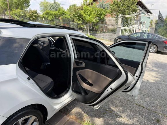 140.000 KM CAM TAVAN İ20 1.4 CRDİ STYLE TEMİZ BAKIMLI