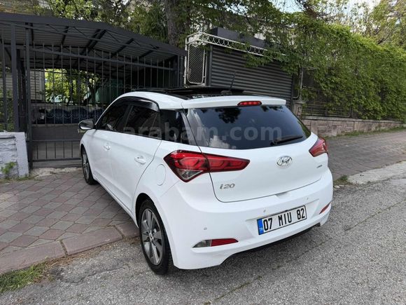 140.000 KM CAM TAVAN İ20 1.4 CRDİ STYLE TEMİZ BAKIMLI