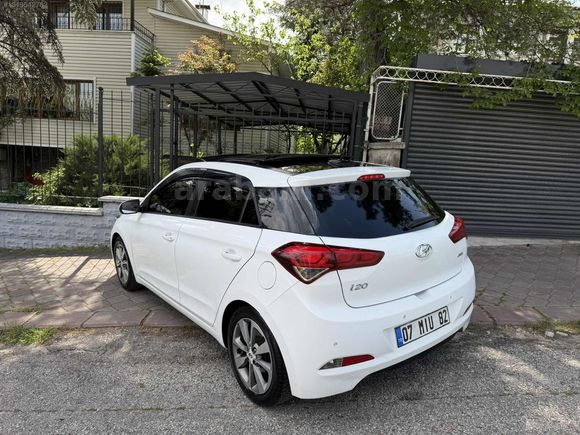 140.000 KM CAM TAVAN İ20 1.4 CRDİ STYLE TEMİZ BAKIMLI