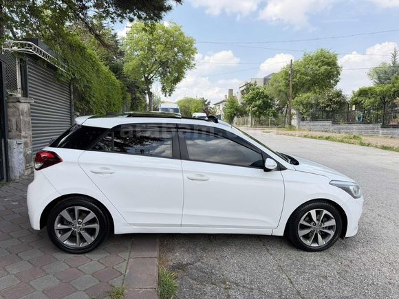 140.000 KM CAM TAVAN İ20 1.4 CRDİ STYLE TEMİZ BAKIMLI