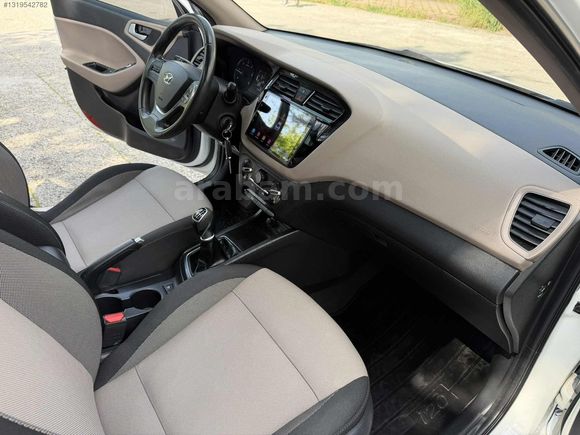 140.000 KM CAM TAVAN İ20 1.4 CRDİ STYLE TEMİZ BAKIMLI
