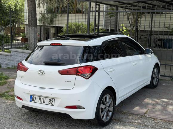 140.000 KM CAM TAVAN İ20 1.4 CRDİ STYLE TEMİZ BAKIMLI