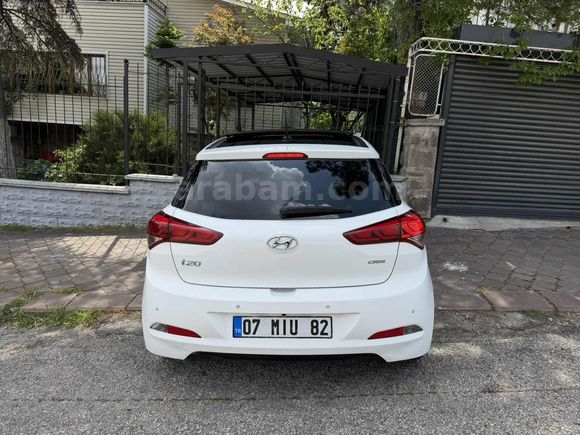 140.000 KM CAM TAVAN İ20 1.4 CRDİ STYLE TEMİZ BAKIMLI