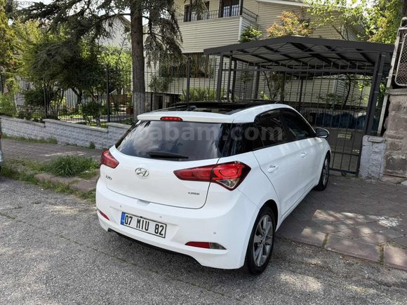 140.000 KM CAM TAVAN İ20 1.4 CRDİ STYLE TEMİZ BAKIMLI