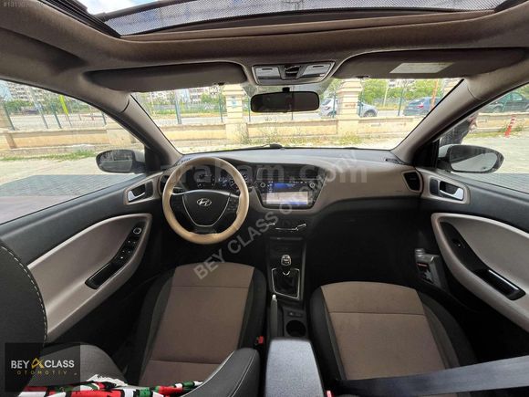 BEY CLASS'DAN HYUNDAİ İ20 1.4 CRDİ STYLE 95 BİNDE CAM TAVANLI