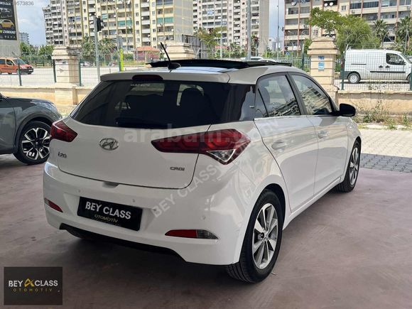 BEY CLASS'DAN HYUNDAİ İ20 1.4 CRDİ STYLE 95 BİNDE CAM TAVANLI