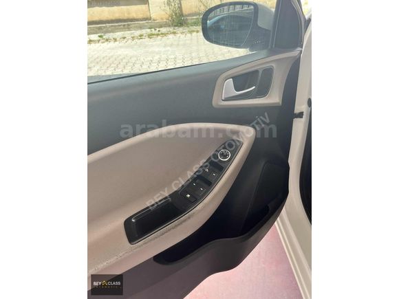 BEY CLASS'DAN HYUNDAİ İ20 1.4 CRDİ STYLE 95 BİNDE CAM TAVANLI