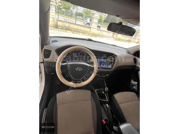 BEY CLASS'DAN HYUNDAİ İ20 1.4 CRDİ STYLE 95 BİNDE CAM TAVANLI