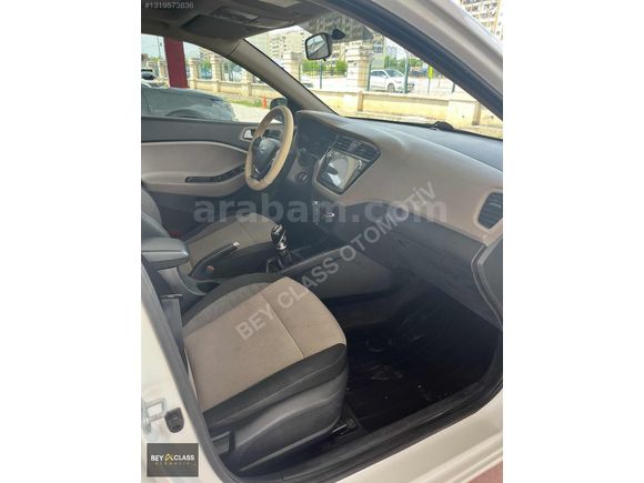 BEY CLASS'DAN HYUNDAİ İ20 1.4 CRDİ STYLE 95 BİNDE CAM TAVANLI
