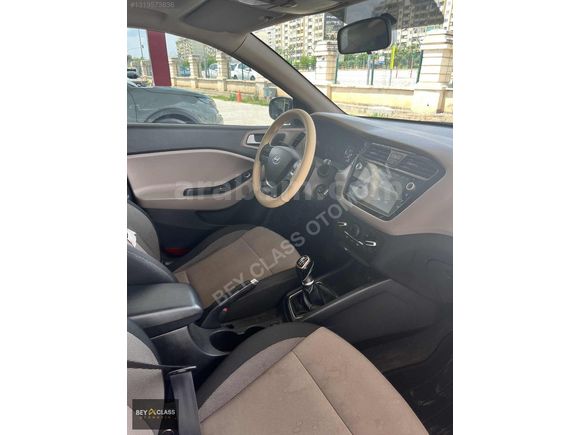 BEY CLASS'DAN HYUNDAİ İ20 1.4 CRDİ STYLE 95 BİNDE CAM TAVANLI