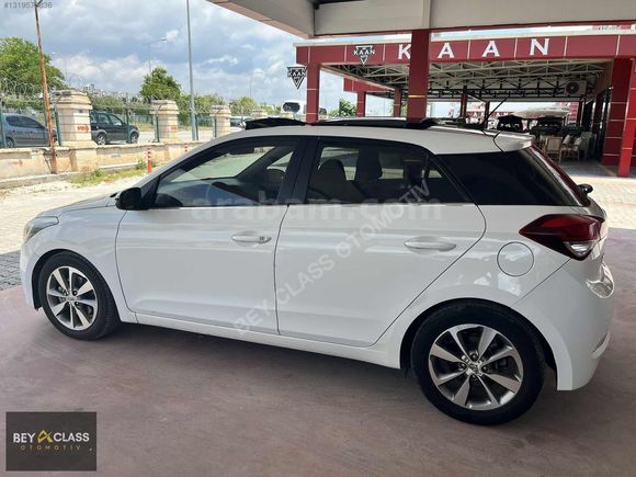 BEY CLASS'DAN HYUNDAİ İ20 1.4 CRDİ STYLE 95 BİNDE CAM TAVANLI