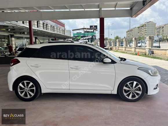 BEY CLASS'DAN HYUNDAİ İ20 1.4 CRDİ STYLE 95 BİNDE CAM TAVANLI