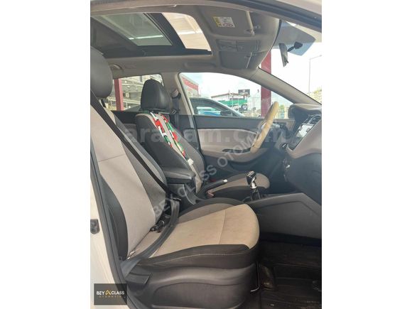 BEY CLASS'DAN HYUNDAİ İ20 1.4 CRDİ STYLE 95 BİNDE CAM TAVANLI