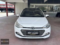 BEY CLASS'DAN HYUNDAİ İ20 1.4 CRDİ STYLE 95 BİNDE CAM TAVANLI