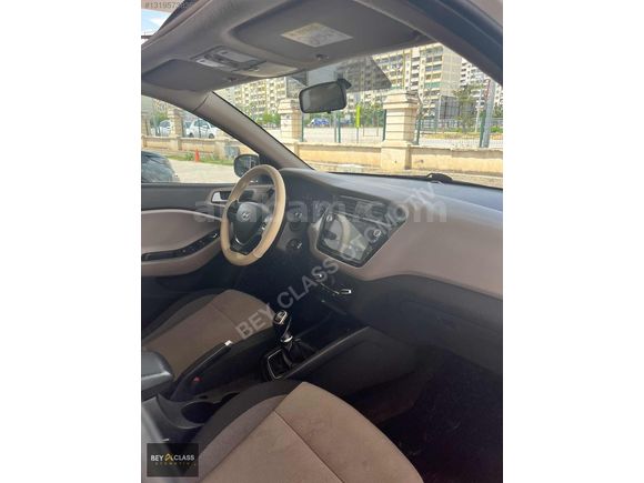 BEY CLASS'DAN HYUNDAİ İ20 1.4 CRDİ STYLE 95 BİNDE CAM TAVANLI