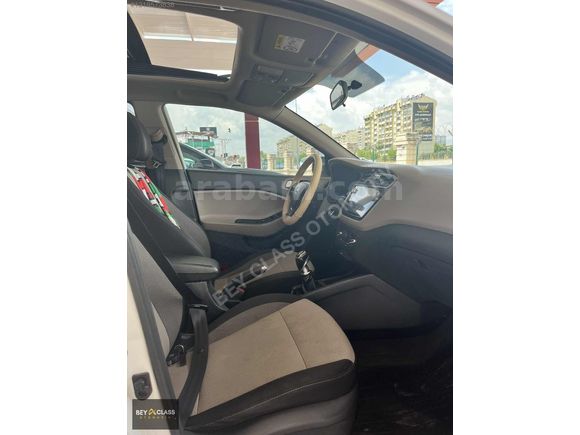 BEY CLASS'DAN HYUNDAİ İ20 1.4 CRDİ STYLE 95 BİNDE CAM TAVANLI