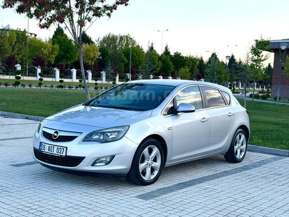 TAM OTOMATİK VİTES ÇOK DİRİ VE TEMİZ SPORT PAKET ANDROID EKRANLI