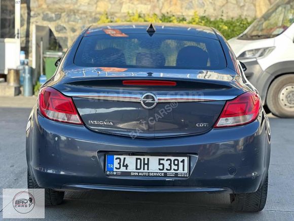 Bay CarsII Opel İnsigna, Otomatik, Mavi Renk, Ahşap konsol
