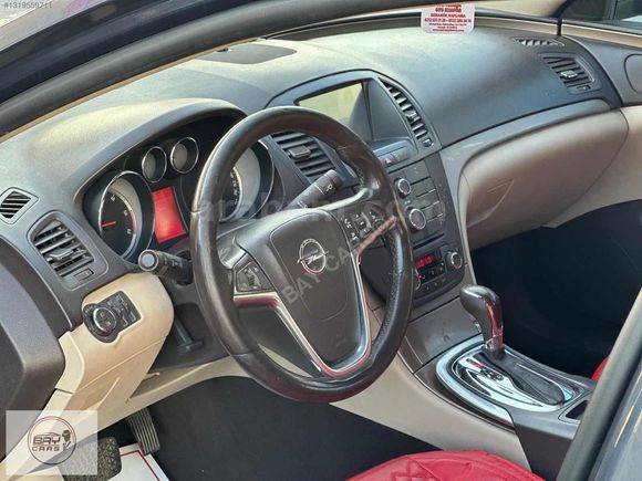 Bay CarsII Opel İnsigna, Otomatik, Mavi Renk, Ahşap konsol