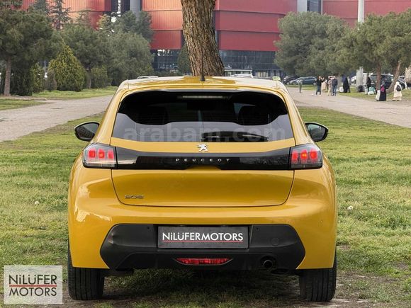 2021 BOYASIZ DEĞİŞENSİZ PEUGEOT 208 OTOMATİK VİTES %0.99 KREDİ