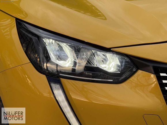 2021 BOYASIZ DEĞİŞENSİZ PEUGEOT 208 OTOMATİK VİTES %0.99 KREDİ