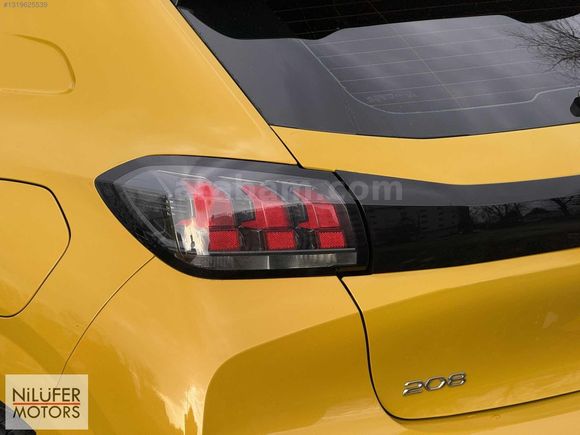 2021 BOYASIZ DEĞİŞENSİZ PEUGEOT 208 OTOMATİK VİTES %0.99 KREDİ