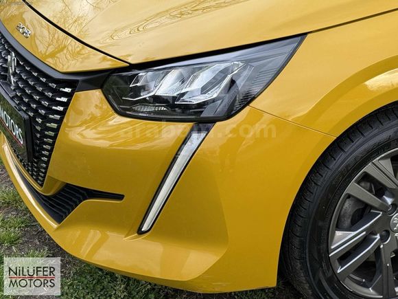 2021 BOYASIZ DEĞİŞENSİZ PEUGEOT 208 OTOMATİK VİTES %0.99 KREDİ