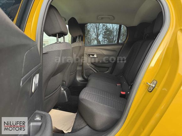 2021 BOYASIZ DEĞİŞENSİZ PEUGEOT 208 OTOMATİK VİTES %0.99 KREDİ