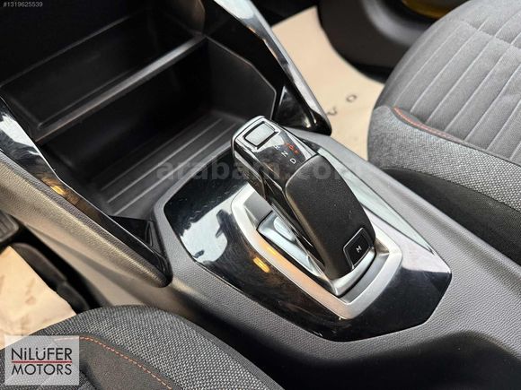 2021 BOYASIZ DEĞİŞENSİZ PEUGEOT 208 OTOMATİK VİTES %0.99 KREDİ