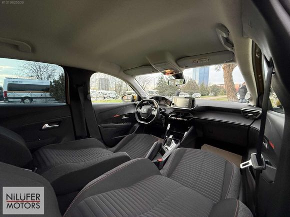 2021 BOYASIZ DEĞİŞENSİZ PEUGEOT 208 OTOMATİK VİTES %0.99 KREDİ