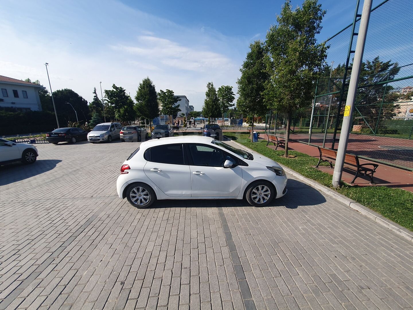 Sahibinden Peugeot 208 1.4 HDi Active 2015 Model İstanbul 99.800 km Beyaz 5