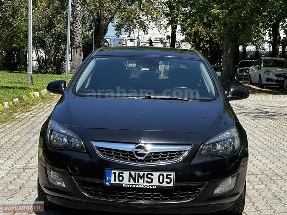 HATASIZ 2011 model 1.3 cdti 95'hp MOTOR YÜRÜYEN MÜKEMMEL