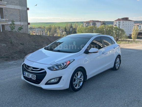 HATASIZ BOYASIZ 147 KM OTOMATİK 2013 MODEL CAM TAVAN