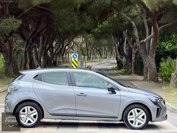2025 RENAULT CLİO EVOLUTİON HATASIZ BOYASIZ 14 BİN KM DE