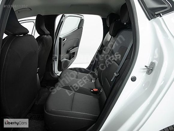 2025 RENAULT CLİO 1.0TCE EVOLUTİON BOYASIZ %20 KDV 19.000 KM