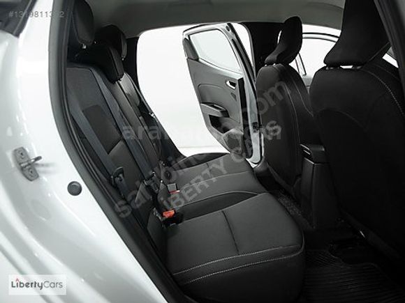 2025 RENAULT CLİO 1.0TCE EVOLUTİON BOYASIZ %20 KDV 19.000 KM
