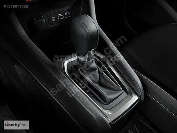 2025 RENAULT CLİO 1.0TCE EVOLUTİON BOYASIZ %20 KDV 19.000 KM