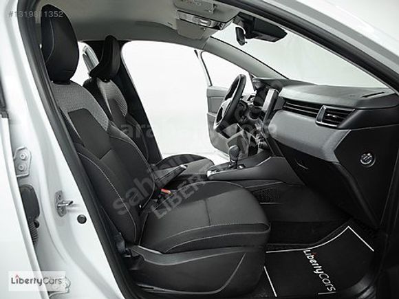 2025 RENAULT CLİO 1.0TCE EVOLUTİON BOYASIZ %20 KDV 19.000 KM