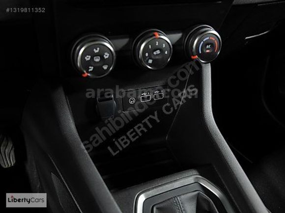 2025 RENAULT CLİO 1.0TCE EVOLUTİON BOYASIZ %20 KDV 19.000 KM