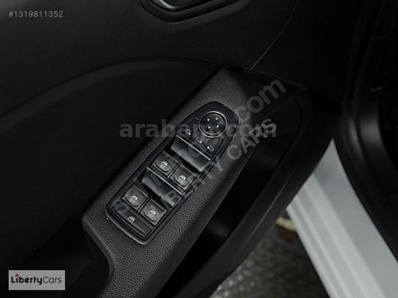 2025 RENAULT CLİO 1.0TCE EVOLUTİON BOYASIZ %20 KDV 19.000 KM