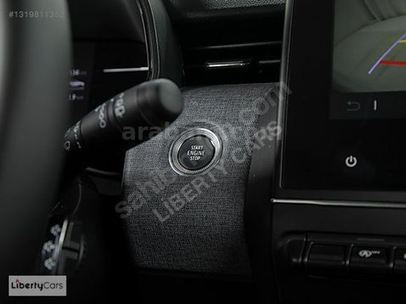 2025 RENAULT CLİO 1.0TCE EVOLUTİON BOYASIZ %20 KDV 19.000 KM
